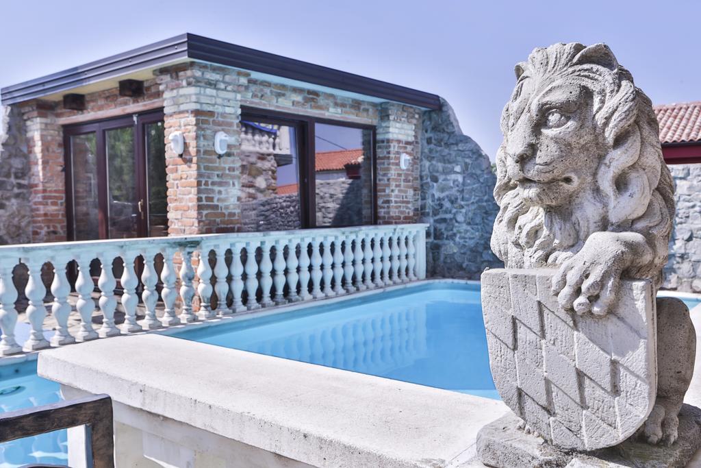 Casa Oasa -Accommodation , Pizzeria & Bar Marezige Exterior photo