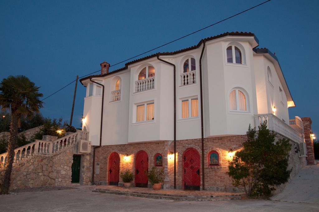 Casa Oasa -Accommodation , Pizzeria & Bar Marezige Exterior photo